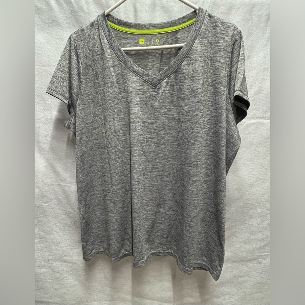 Xersion short sleeved V-neck shirt